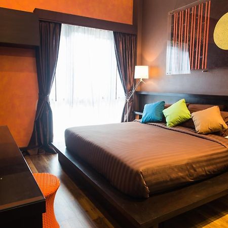 Third Rock Hostel Банкок Екстериор снимка
