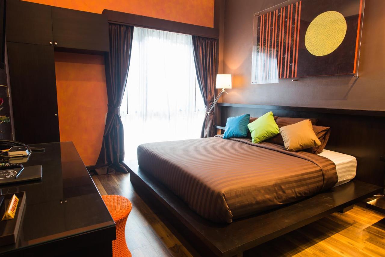 Third Rock Hostel Банкок Екстериор снимка