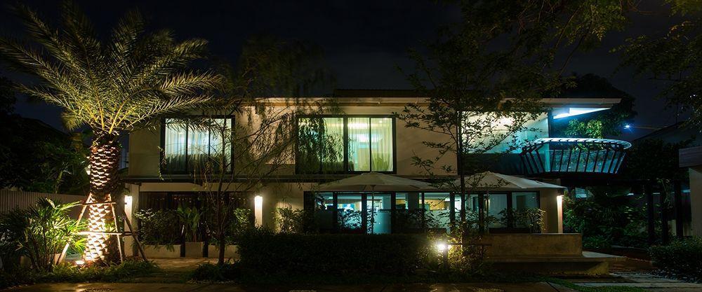 Third Rock Hostel Банкок Екстериор снимка