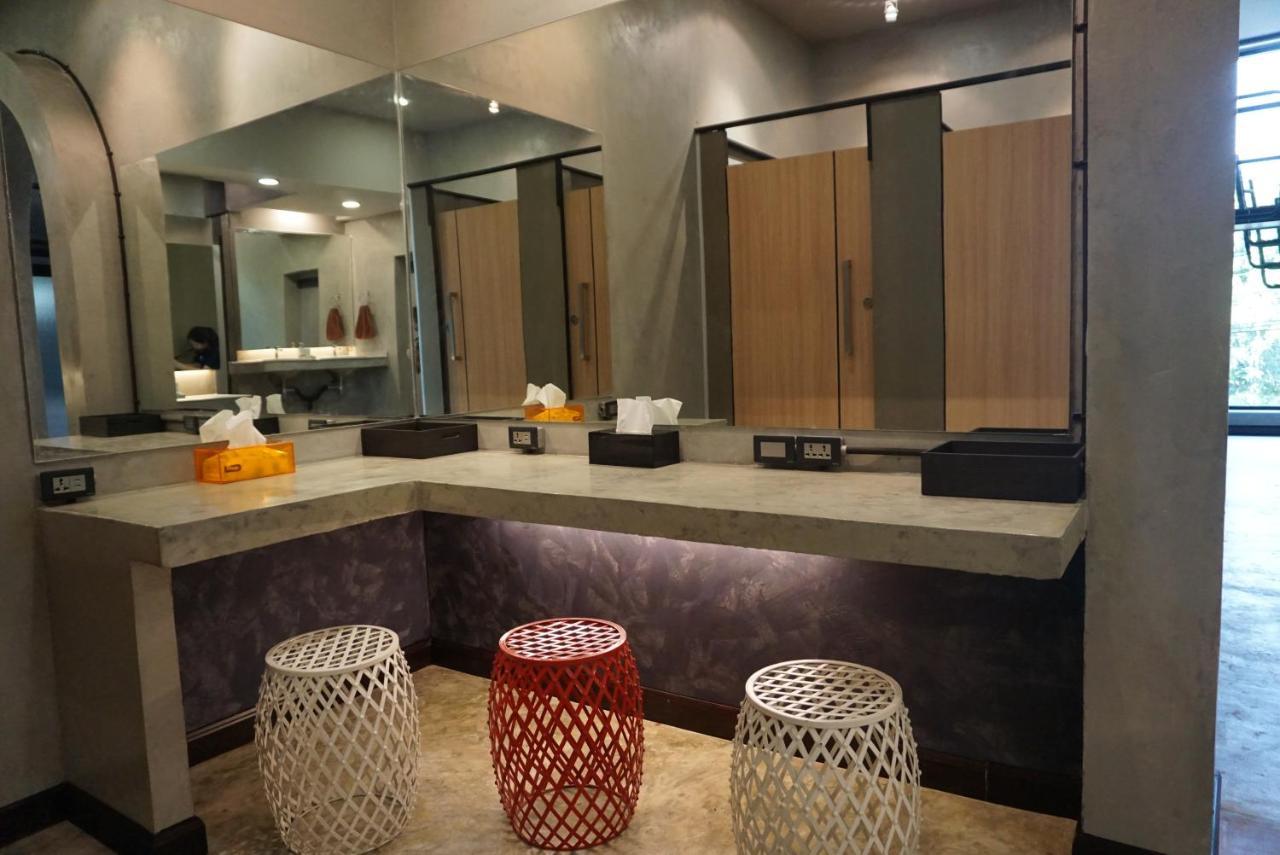 Third Rock Hostel Банкок Екстериор снимка