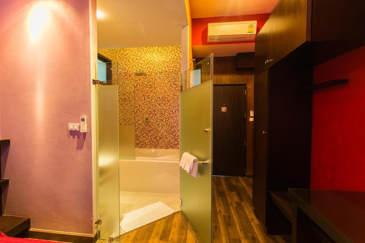 Third Rock Hostel Банкок Екстериор снимка