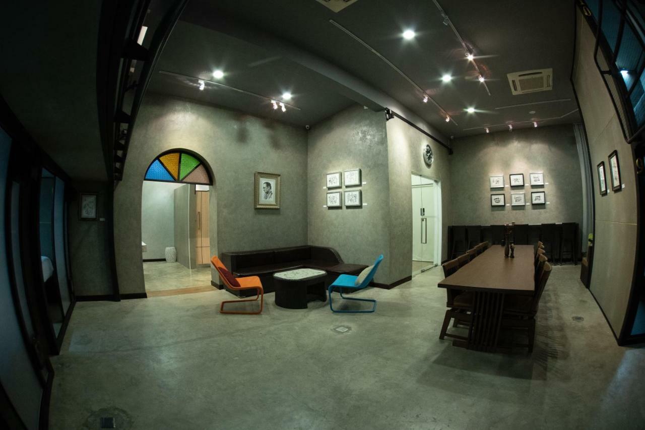 Third Rock Hostel Банкок Екстериор снимка