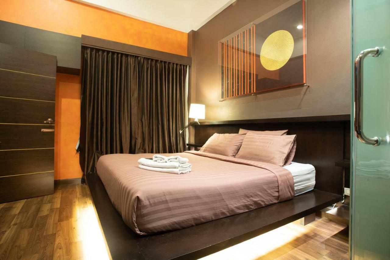 Third Rock Hostel Банкок Екстериор снимка