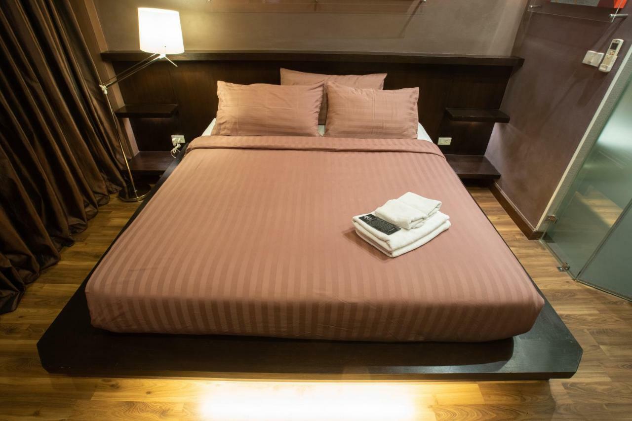 Third Rock Hostel Банкок Екстериор снимка
