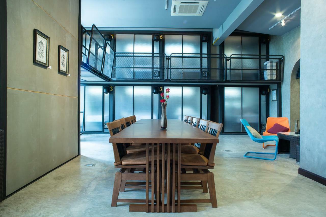 Third Rock Hostel Банкок Екстериор снимка