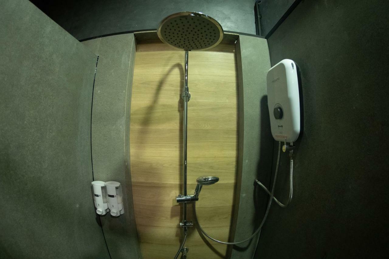 Third Rock Hostel Банкок Екстериор снимка