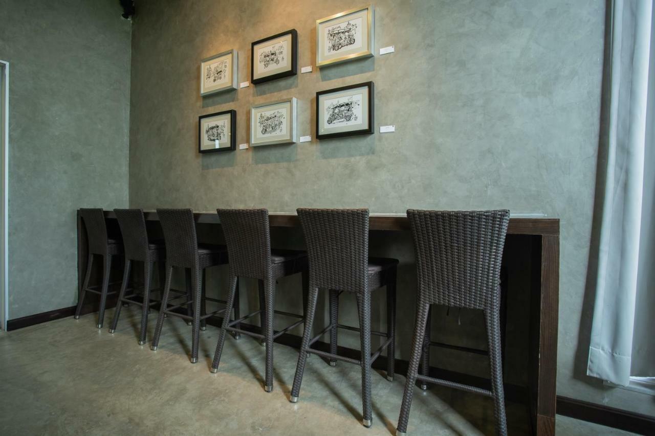 Third Rock Hostel Банкок Екстериор снимка