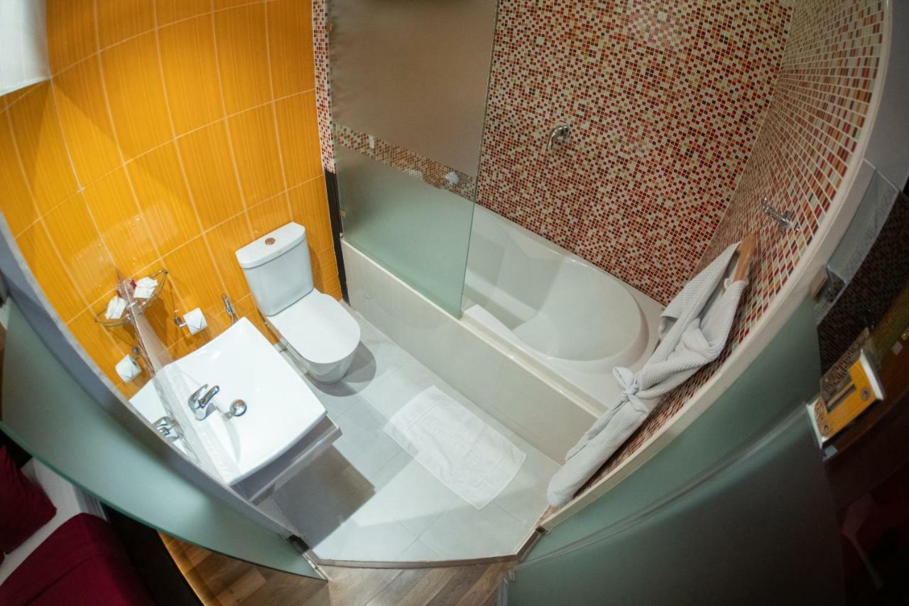 Third Rock Hostel Банкок Екстериор снимка