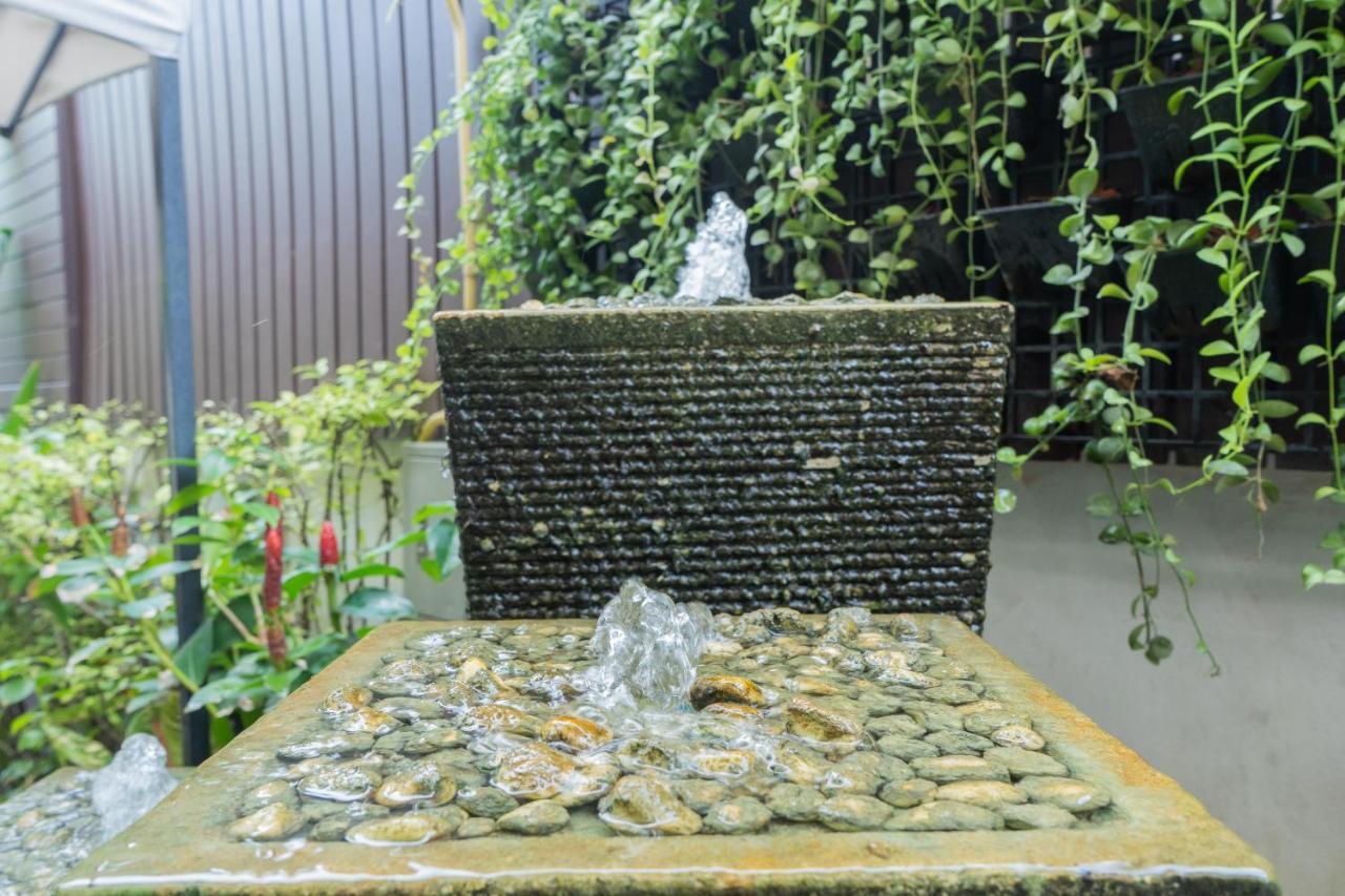 Third Rock Hostel Банкок Екстериор снимка
